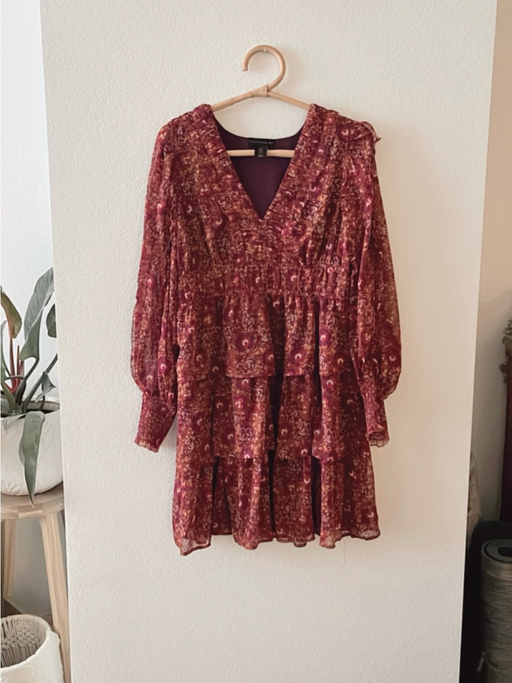 House of Harlow 1960 Burgundy Floral Tiered V-Neck Mini Dress